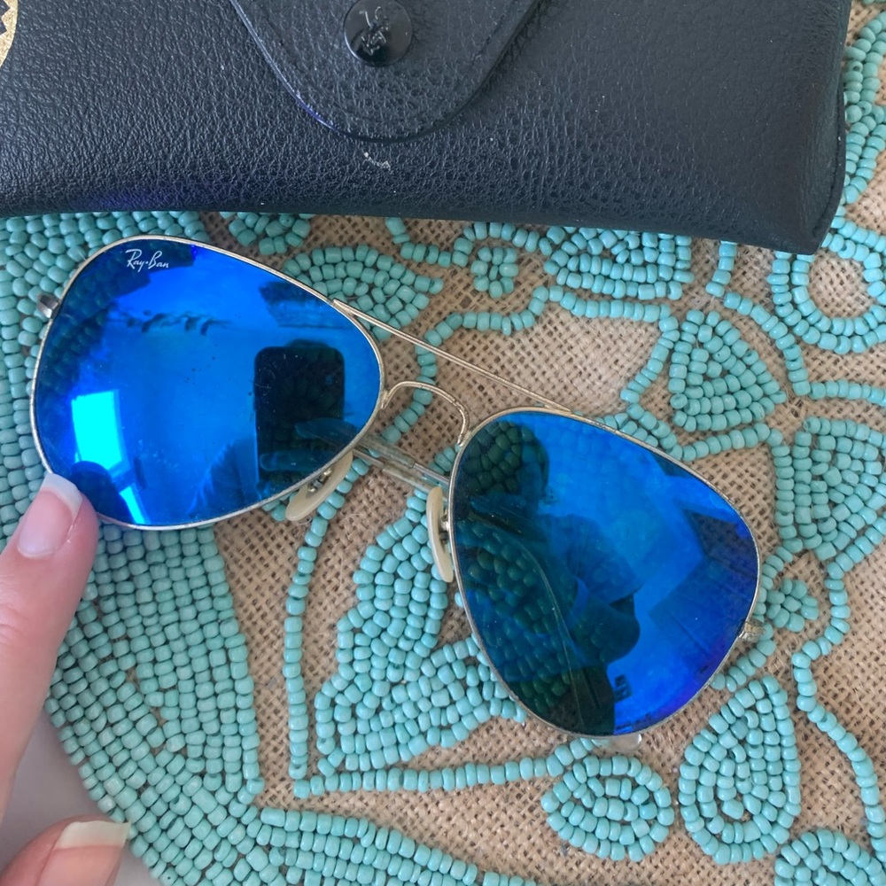 BLUE RAYBAN AVIATORS